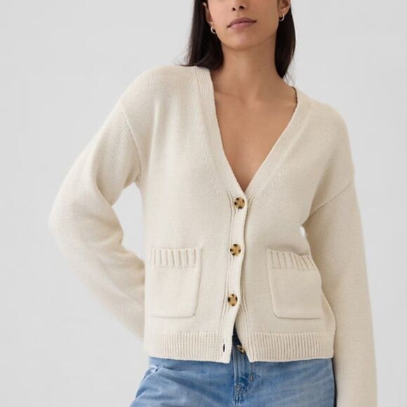GAP Sweaters - GAP Pocket Cardigan Sweater L | cream beige